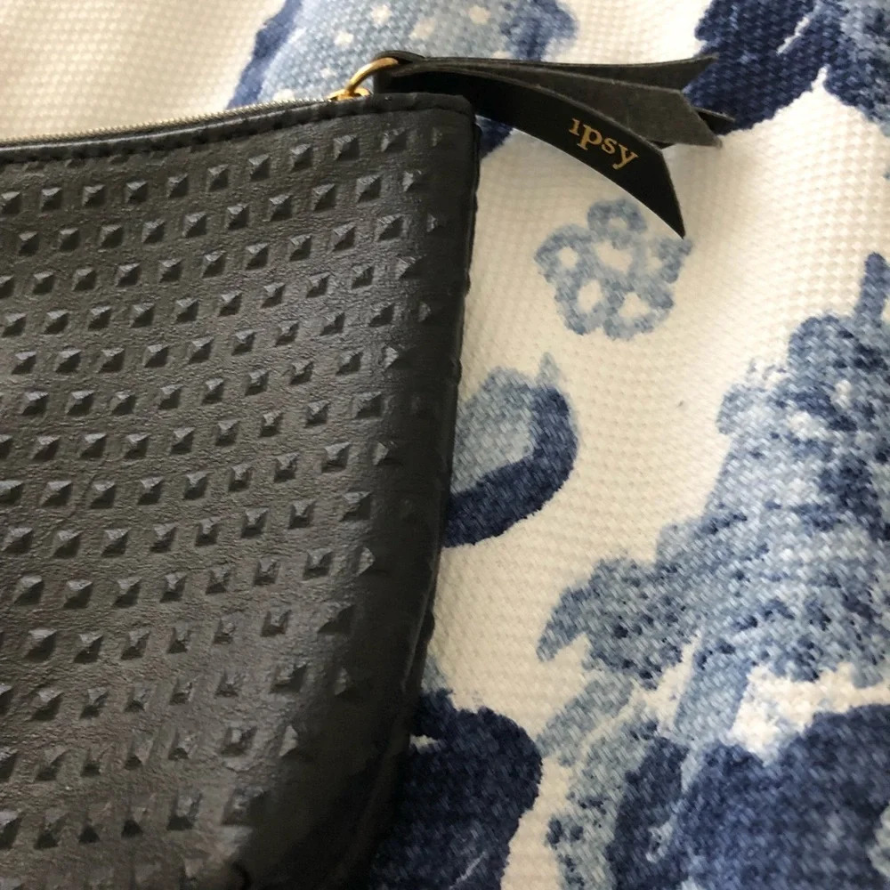Ipsy Cosmetic Bag - Picture 2 of 4